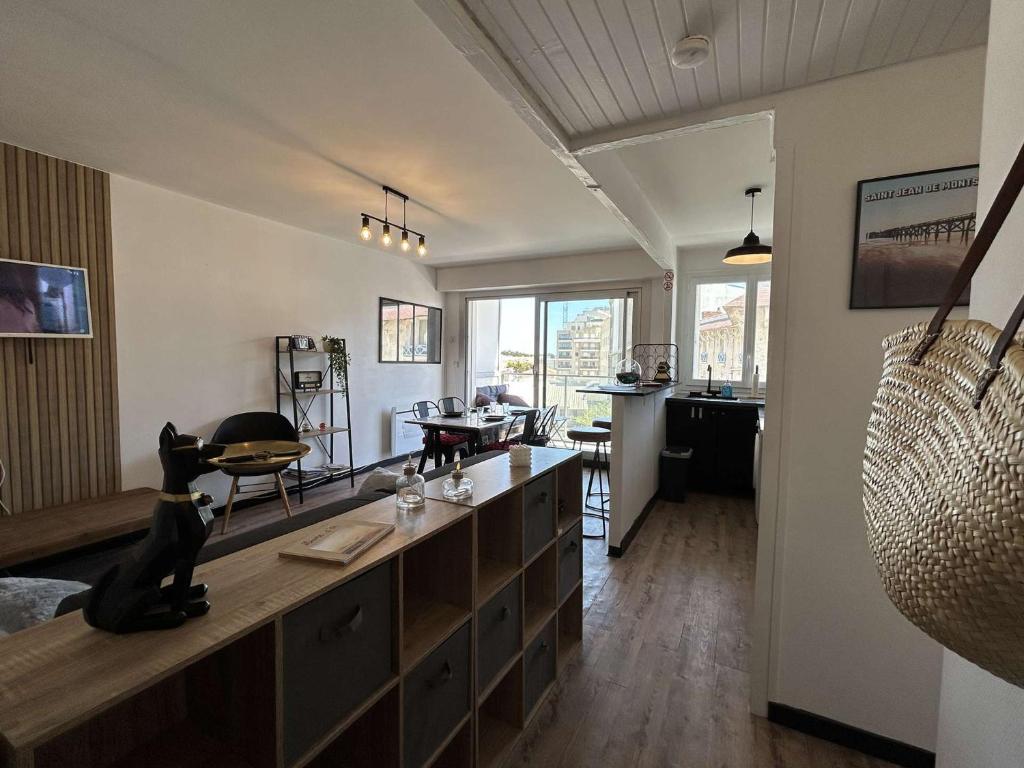 Photo de la galerie de l'établissement Appart T2 pour 4 pers. à Saint-Jean-de-Monts, parking, wifi - FR-1-224C-308, à Saint-Jean-de-Monts