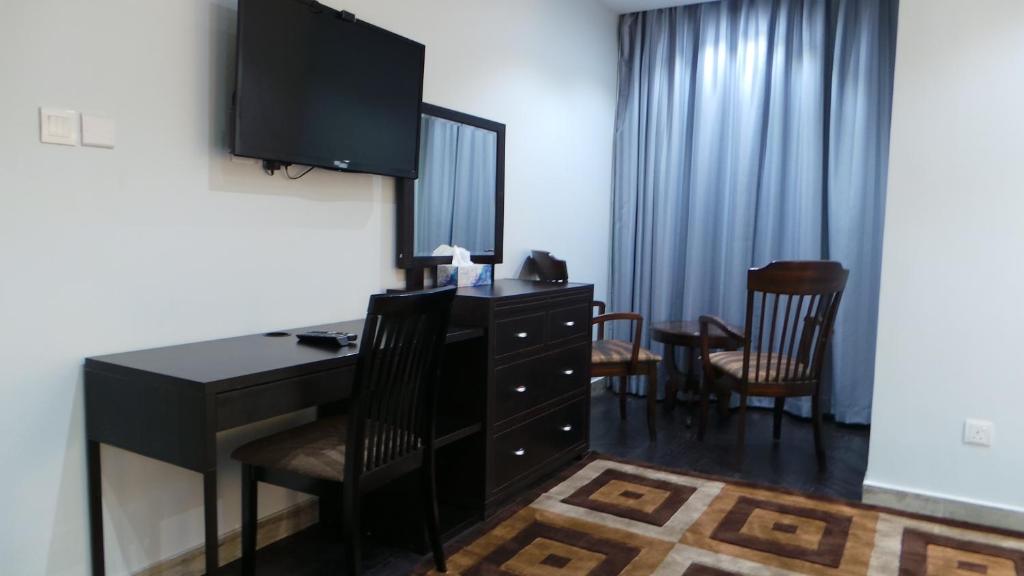 TV a/nebo společenská místnost v ubytování Al Dar Inn Hotel Apartment