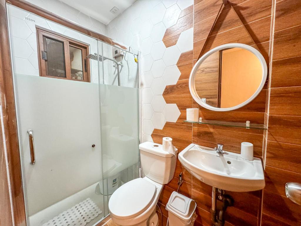 Koupelna v ubytování Happynest Rooms in Santa Fe Bantayan Island