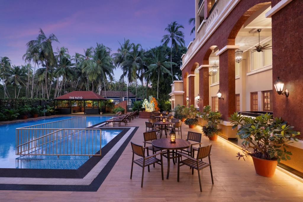 La alberca dentro o cerca de Fairfield by Marriott Goa Calangute