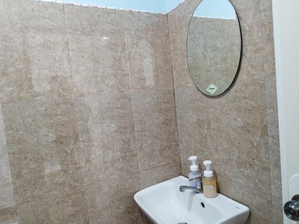 Uma casa de banho em Ocean View Lodging House