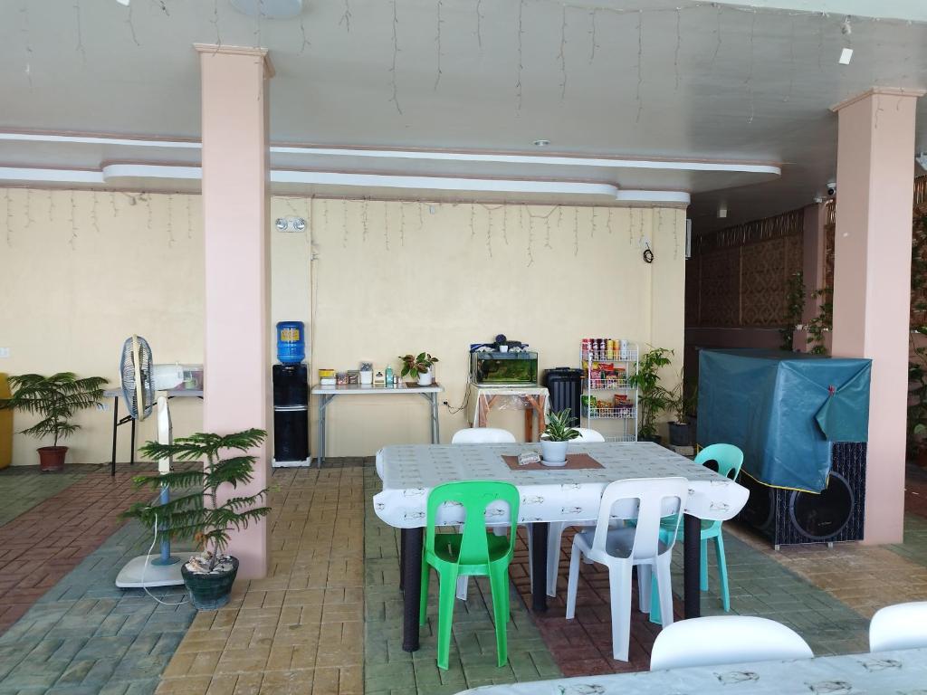 Um restaurante ou outro lugar para comer em Ocean View Lodging House
