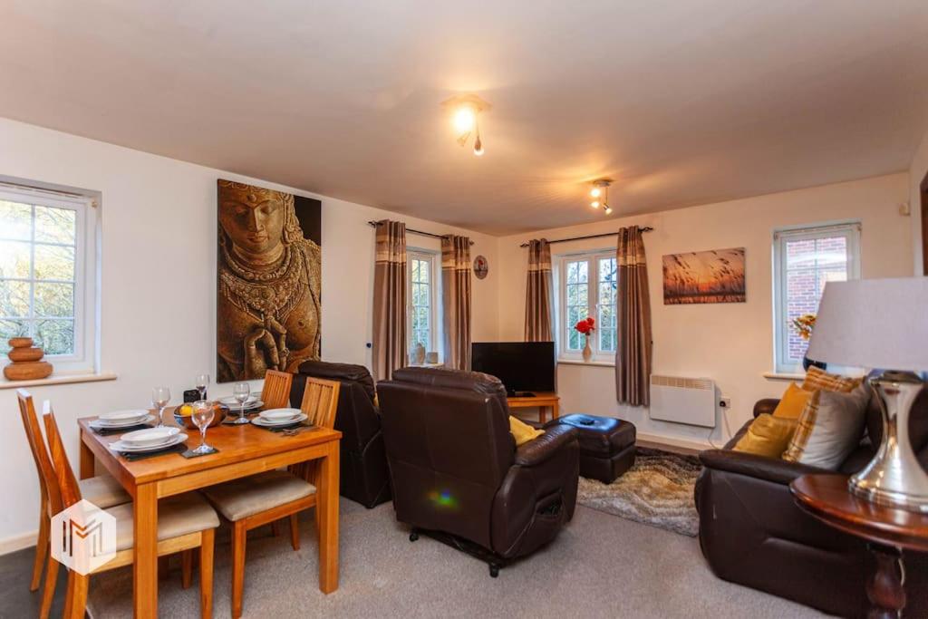 Charming Apartment River Views, Radcliffe (updated prices 2024)