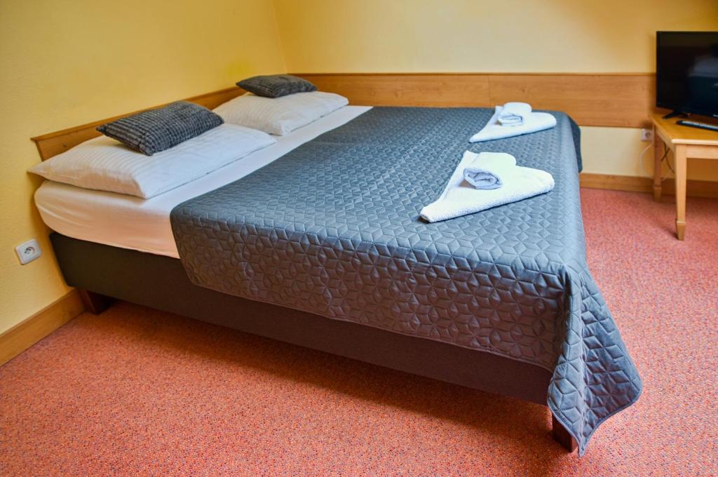 Postel nebo postele na pokoji v ubytování Hotel U Lípy