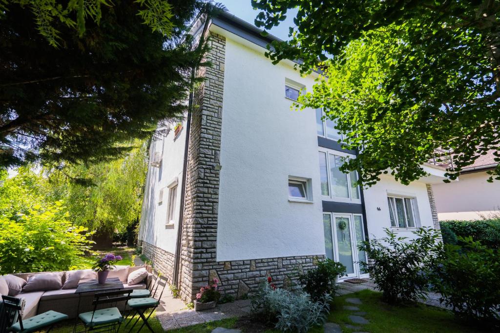 Budova, v ktorej sa apartmán nachádza