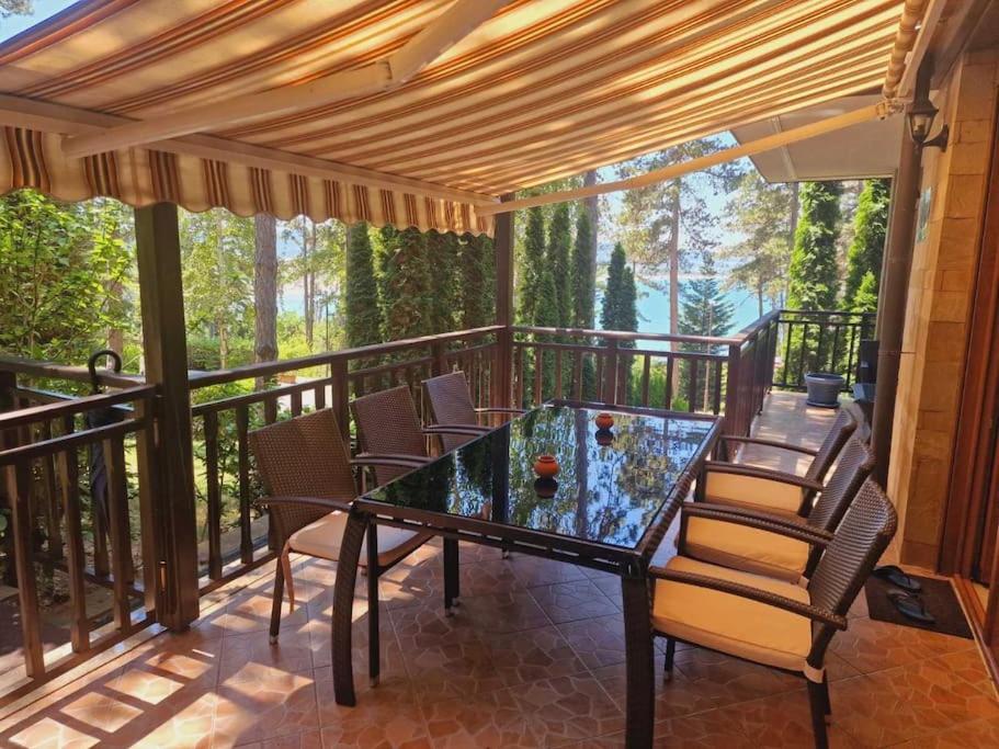 En balkon eller terrasse på 2 Apartment Verano Del Mar Sozopol