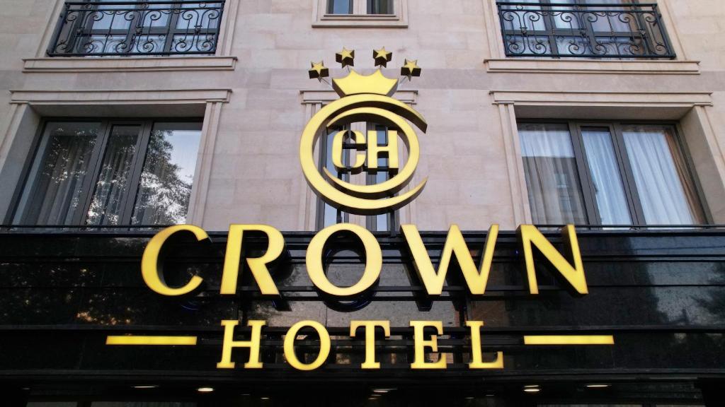 Certifikát, hodnocení, plakát nebo jiný dokument vystavený v ubytování Crown Hotel