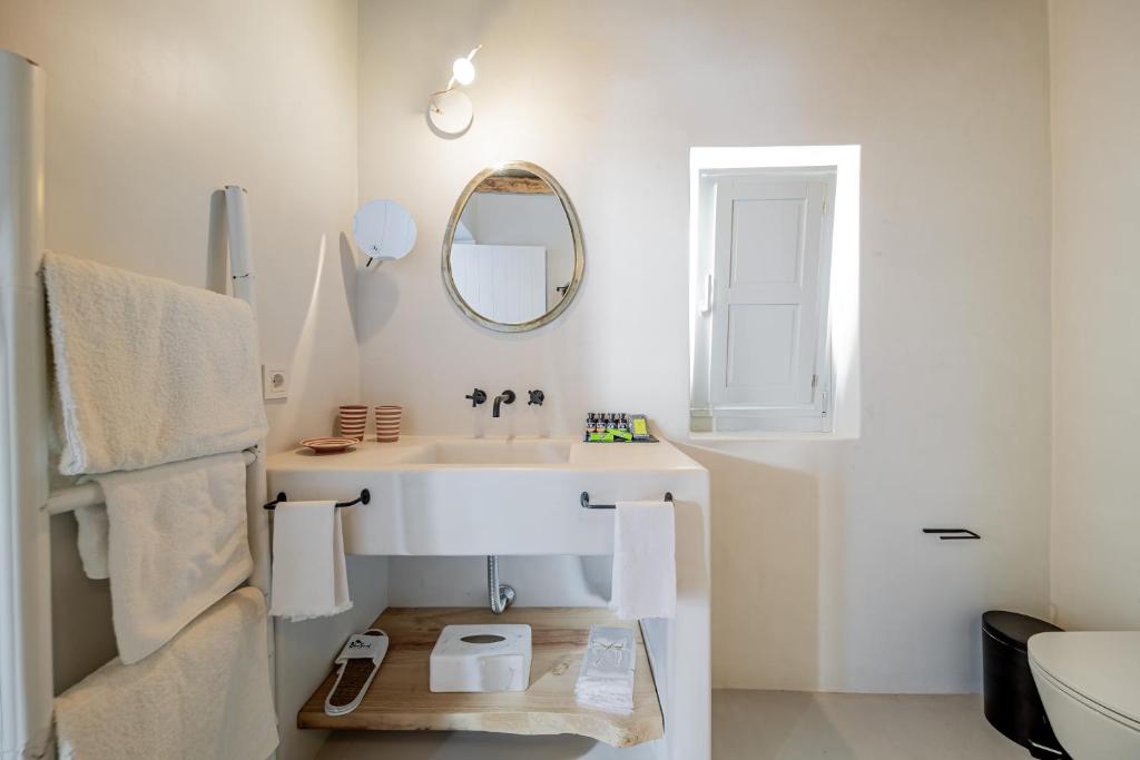 Vannituba majutusasutuses Makarias Traditional Luxury Villas