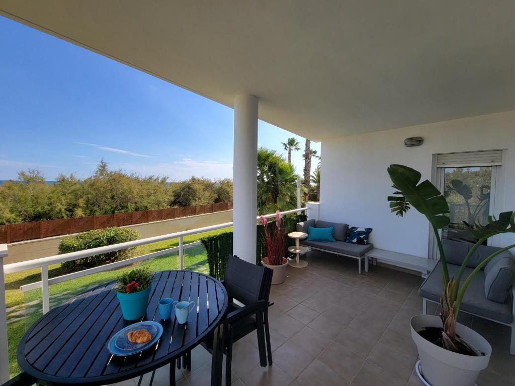 Balkón alebo terasa v ubytovaní Beach view - primera linea lujo