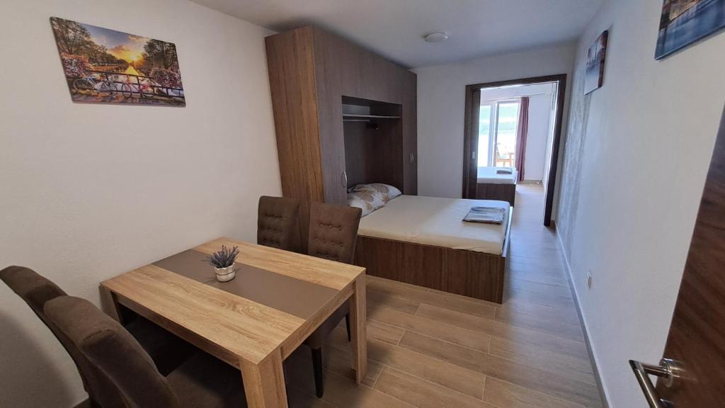 Postel nebo postele na pokoji v ubytování Apartmani Dodig