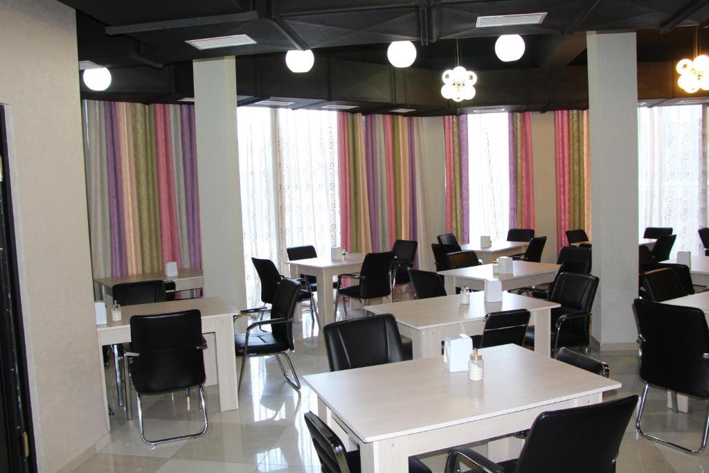 Restaurace v ubytování Legacy Hotel
