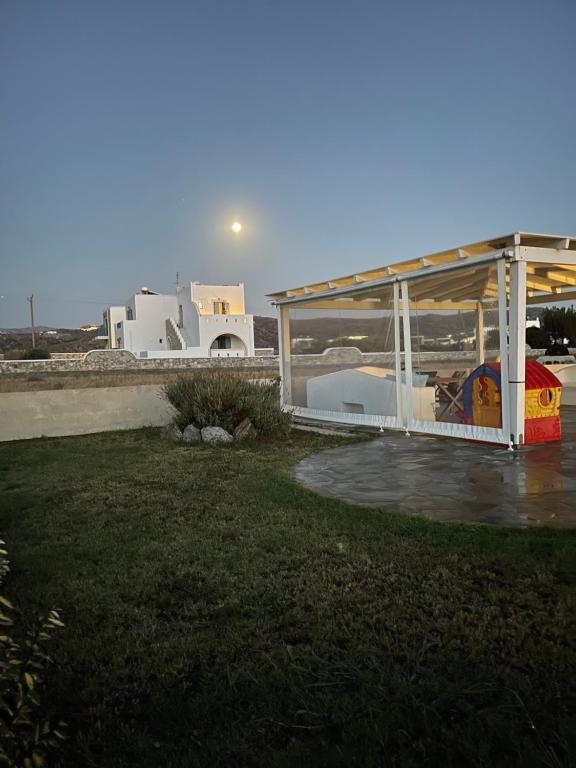 Bazén v ubytování Mare Monte Studios Naxos nebo v jeho okolí