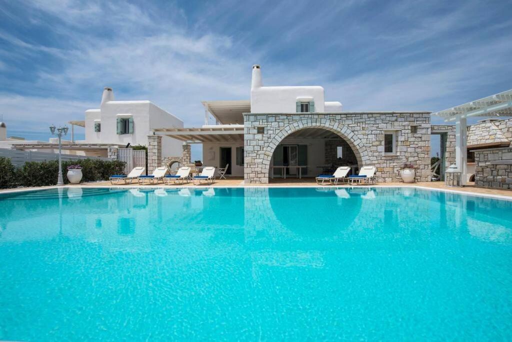 Bazén v ubytování Villa Dionysos in Aliki nebo v jeho okolí