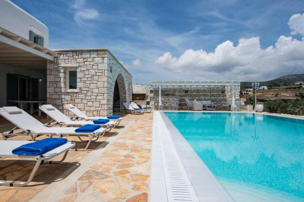 Bazén v ubytování Villa Dionysos in Aliki nebo v jeho okolí