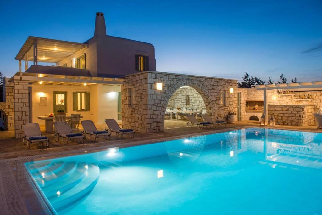 Bazén v ubytování Villa Dionysos in Aliki nebo v jeho okolí