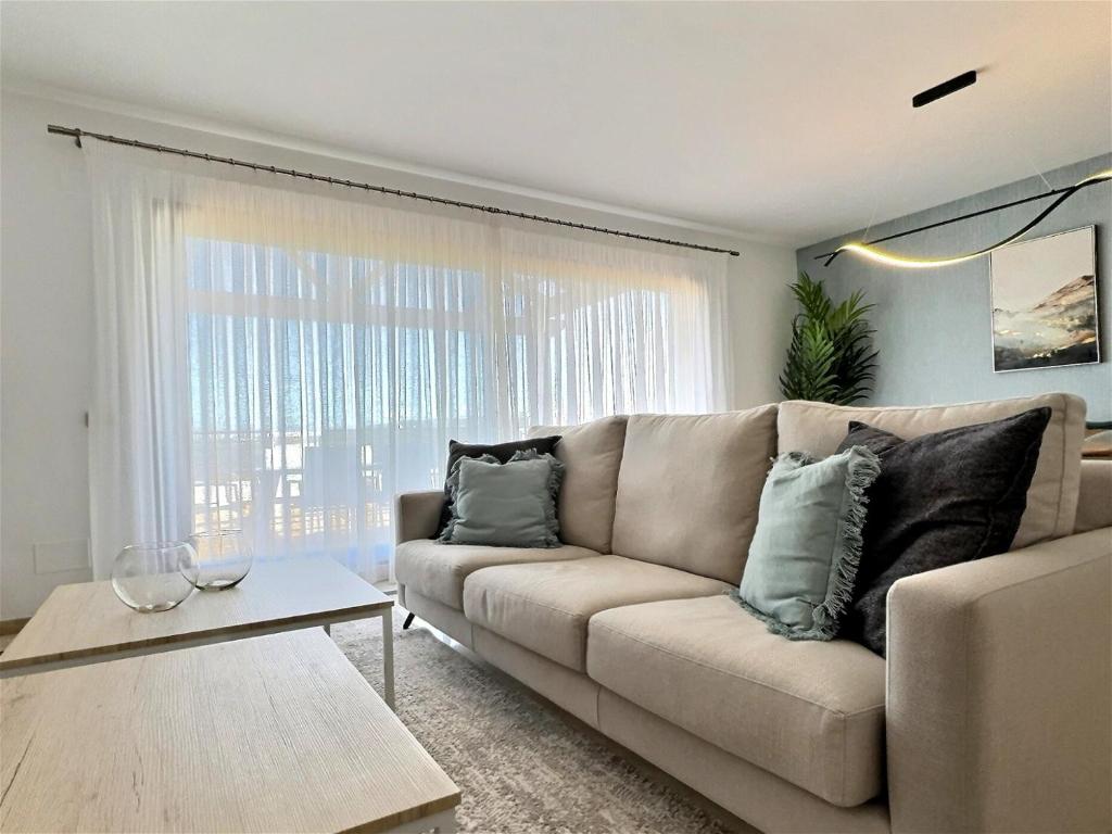 Гостиная зона в Amazing sea views from this exquisite three-bedroom penthouse apartment