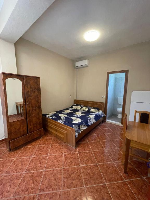 Postel nebo postele na pokoji v ubytování Ilirida-Swimming pool & garden view rooms for rent