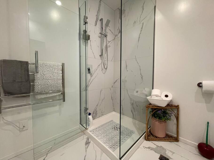 CBD 2 Bedroom Parkside Living By Hagley with Free Parking - Resim 8