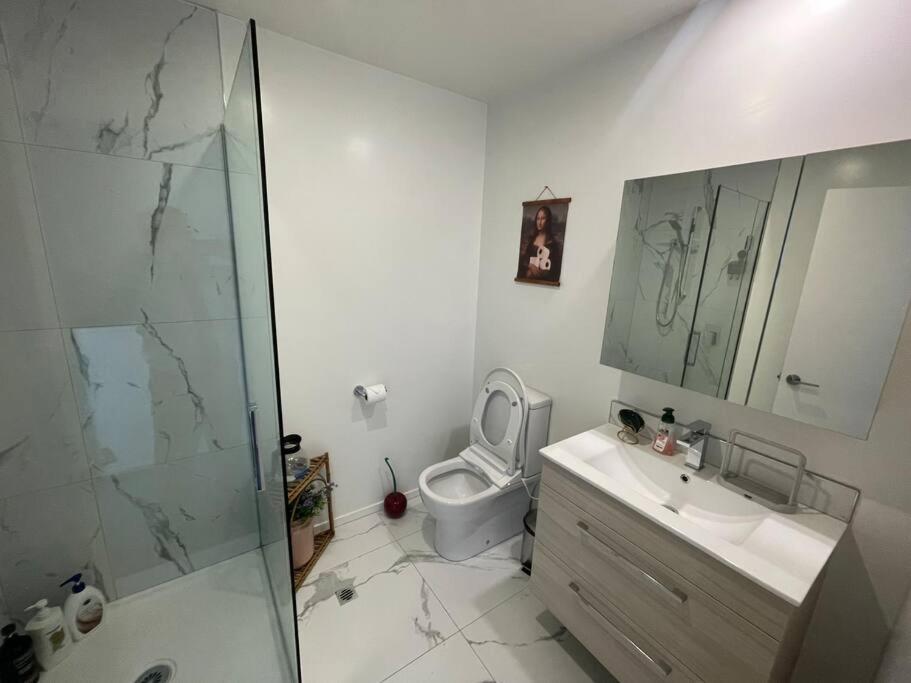 CBD 2 Bedroom Parkside Living By Hagley with Free Parking - Resim 36