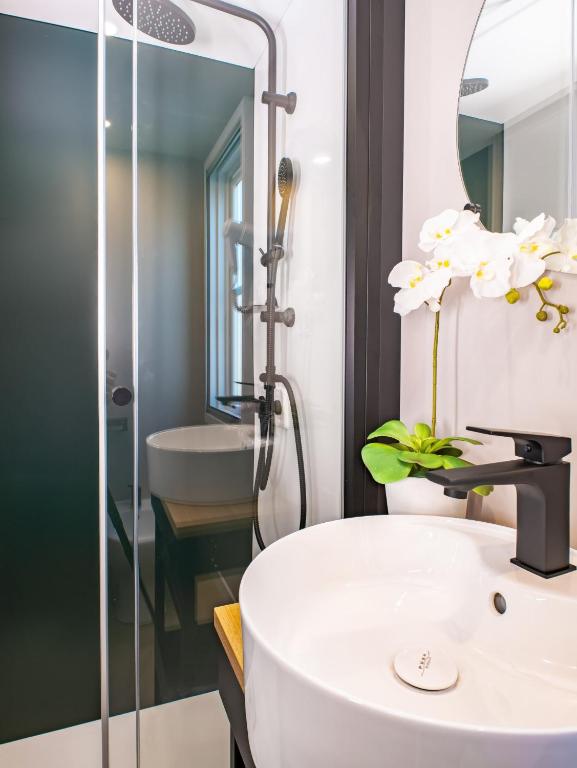 Koupelna v ubytování Club del Sole Milano Marittima Boutique Resort