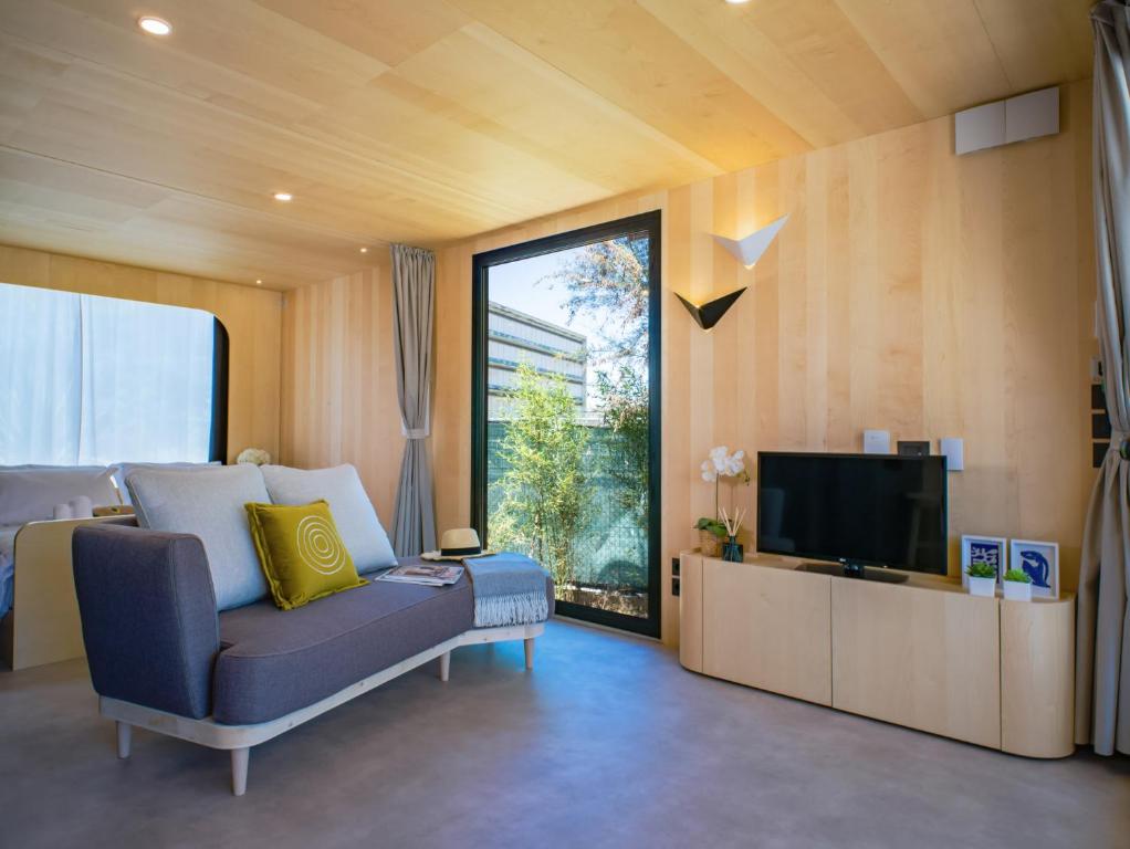 TV a/nebo společenská místnost v ubytování Club del Sole Milano Marittima Boutique Resort
