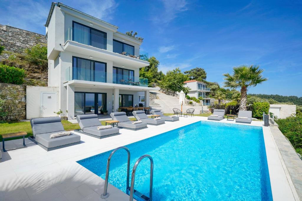 Bazén v ubytování Kefi Luxury Villas nebo v jeho okolí