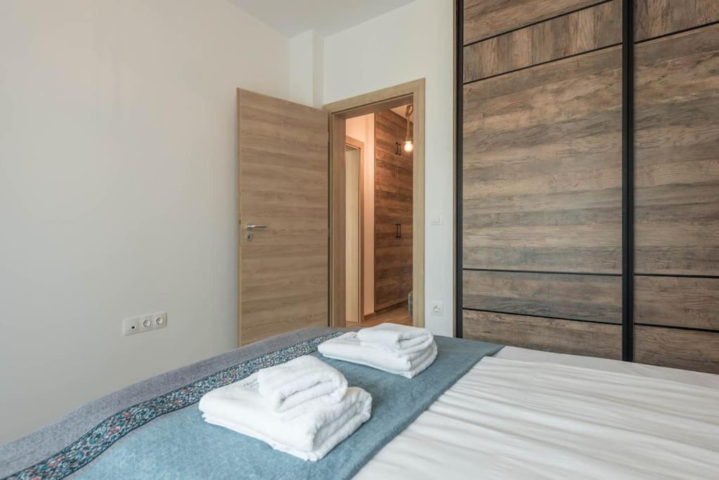 Postel nebo postele na pokoji v ubytování Azur Deluxe Apartment