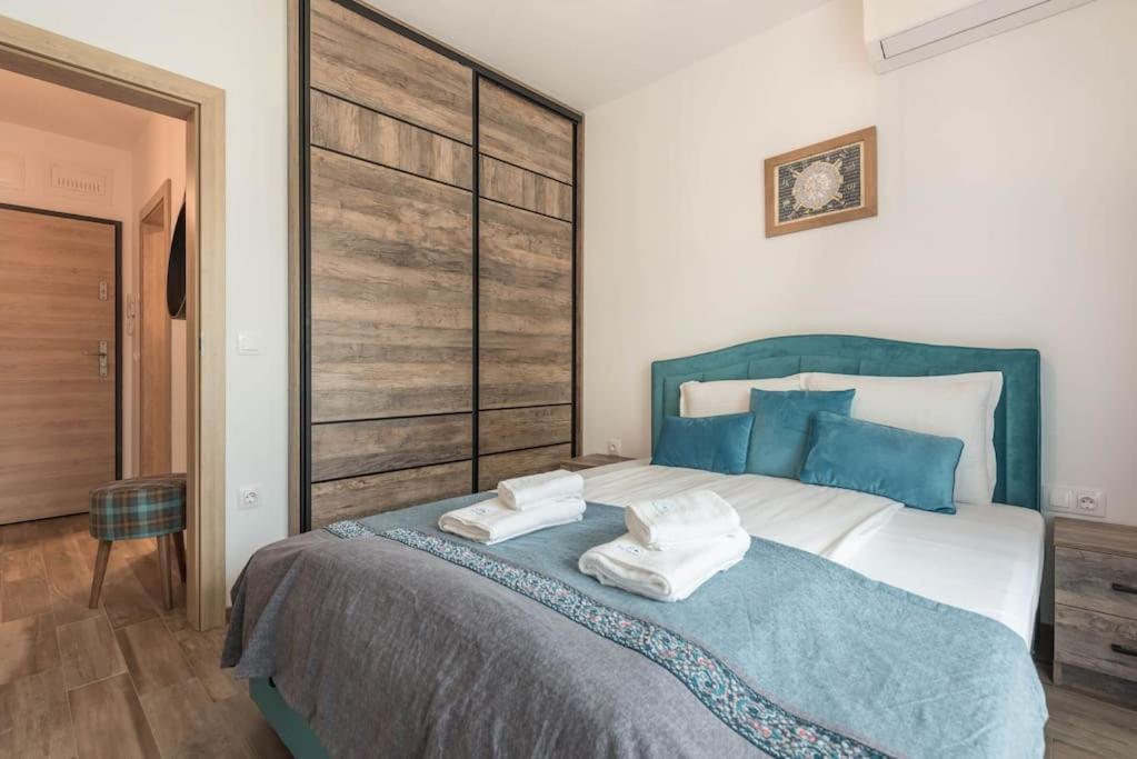 Postel nebo postele na pokoji v ubytování Azur Deluxe Apartment