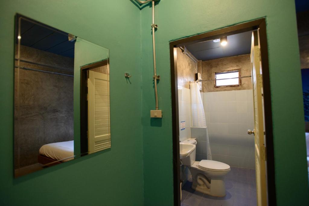 Koupelna v ubytování Seabox Khaolak Hostel