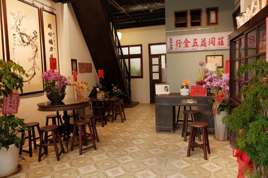 莊同益民宿評價、復古老屋體驗、紅眠床舒適住宿、鹿港深度旅遊推薦 - 照片 2