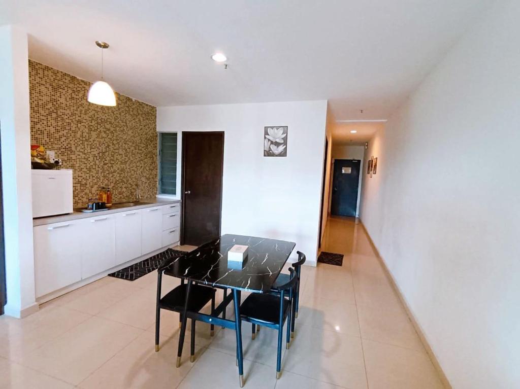a kitchen and dining room with a table and chairs at D'Marina 1 HOMESTAY LUMUT MANJUNG in Lumut