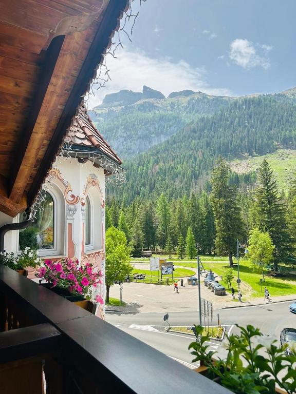 Nespecifikovaný výhled na hory nebo výhled na hory při pohledu z hotelu