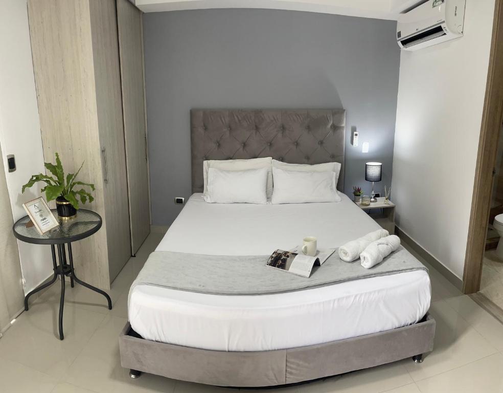 מיטה או מיטות בחדר ב-110 Loft