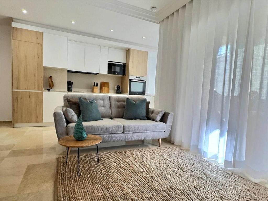 Two bedroom apartment moments from the Cristo beach Estepona