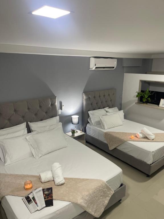 מיטה או מיטות בחדר ב-110 Loft