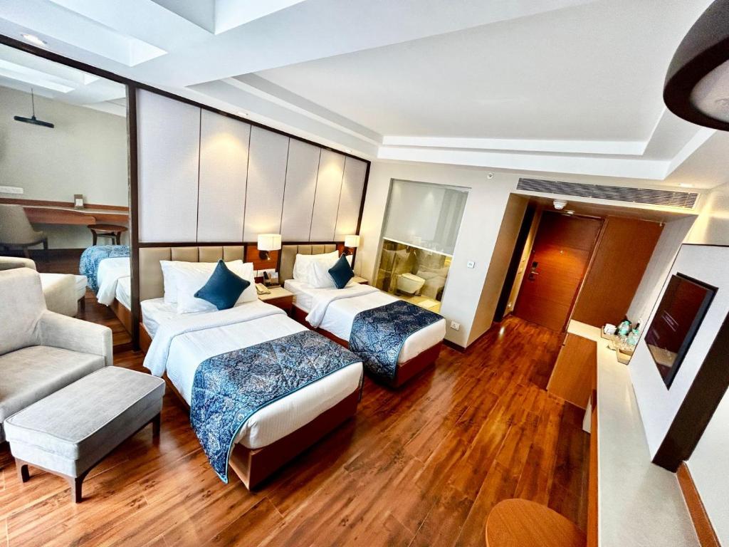 Postel nebo postele na pokoji v ubytování Fortune Select Candolim, Goa - Member ITC Hotels' Group