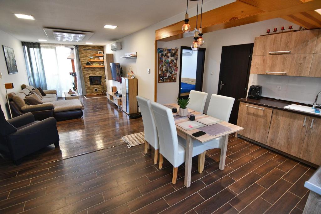Kuchyň nebo kuchyňský kout v ubytování Apartmán Zemplínská šírava