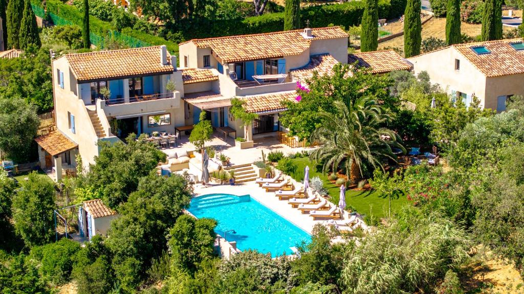 an aerial view of a house with a swimming pool at L'Espigoulié in Sainte-Maxime