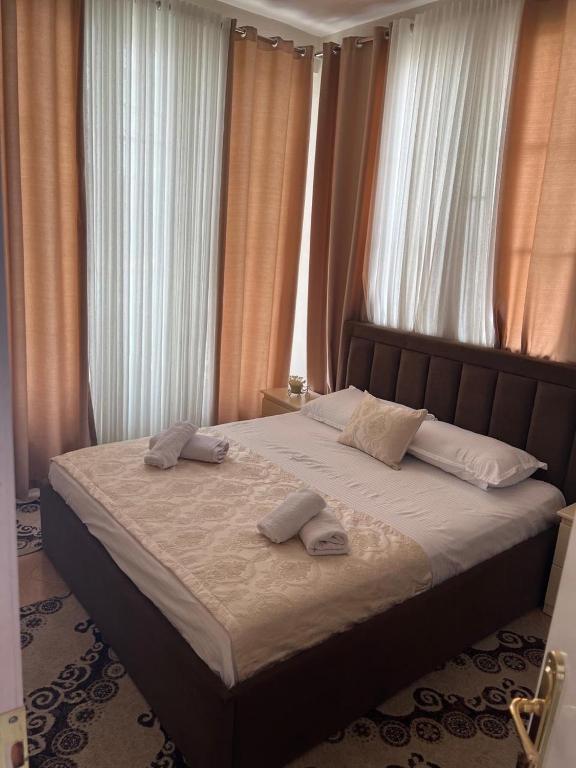 Postel nebo postele na pokoji v ubytování KU&NA HOTEL BELSH