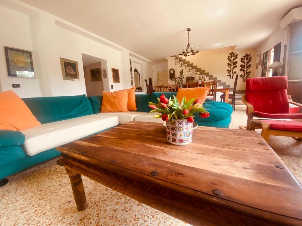 Posezení v ubytování Splendida villa con piscina