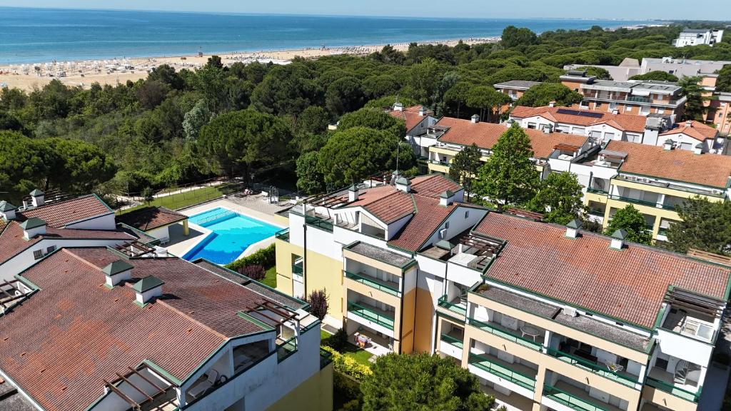 an aerial view of a building and the beach at Residenza Le Altane in Bibione