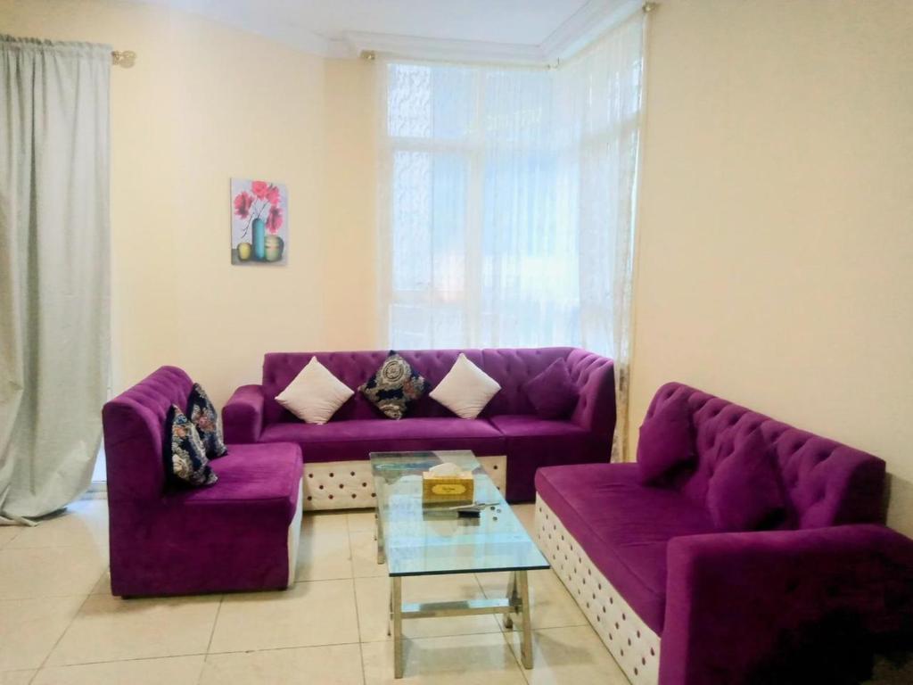 Uma área de estar em The Ajman Best Furnished Room