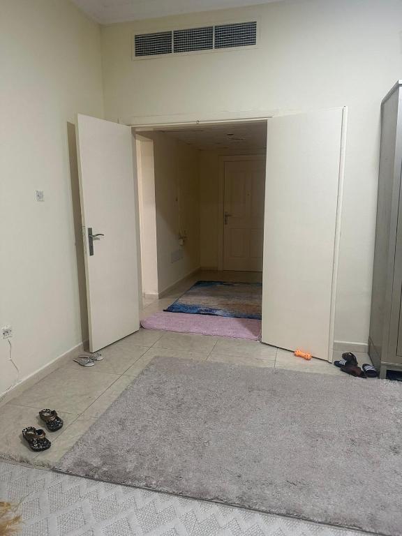 Imagem da galeria de The Ajman Best Furnished Room em Ajman