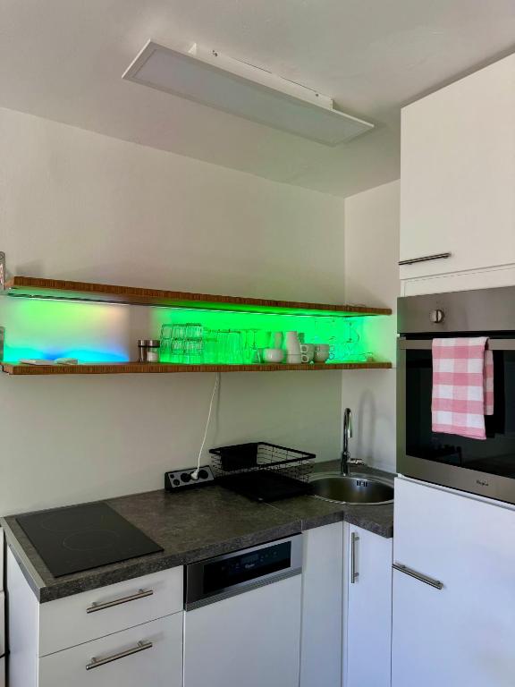 Kuchnia lub aneks kuchenny w obiekcie Enna Apartment B Meerblick perfect location