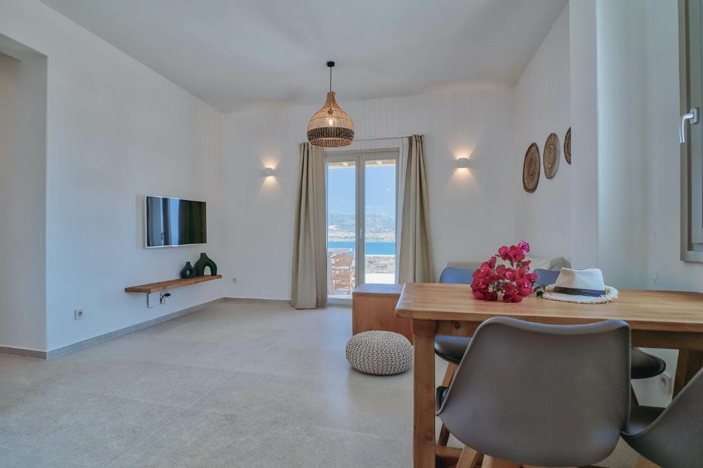 TV a/nebo společenská místnost v ubytování Margo Seaview Antiparos