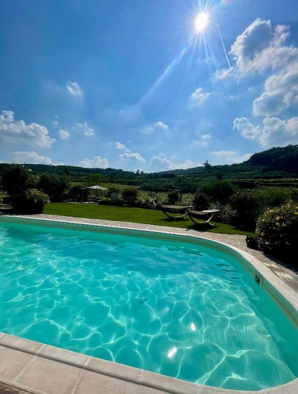 Bazén v ubytování Corte Soave Apartment nebo v jeho okolí