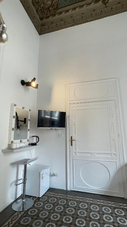 A kitchen or kitchenette at DonnaFrancaFlorio