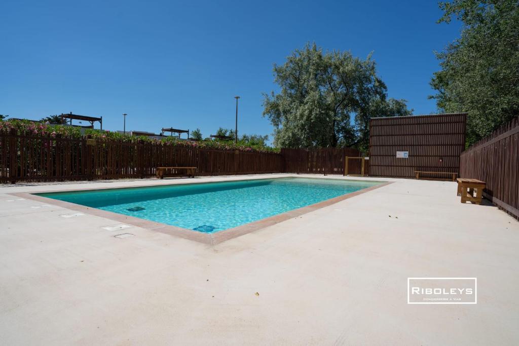 Bazén v ubytovaní Villa T3 climatisée en résidence avec piscine alebo v jeho blízkosti