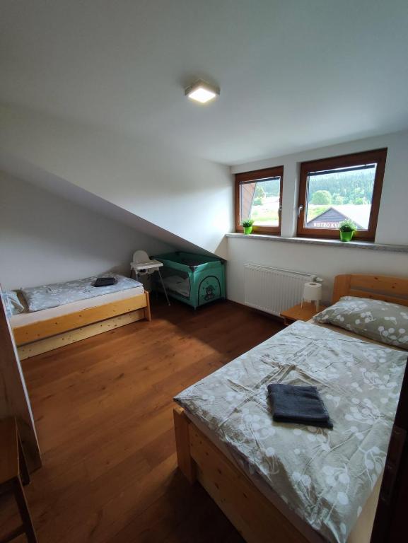 Postel nebo postele na pokoji v ubytování Apartmán Pivoňka