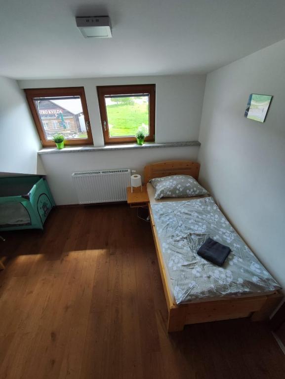 Postel nebo postele na pokoji v ubytování Apartmán Pivoňka